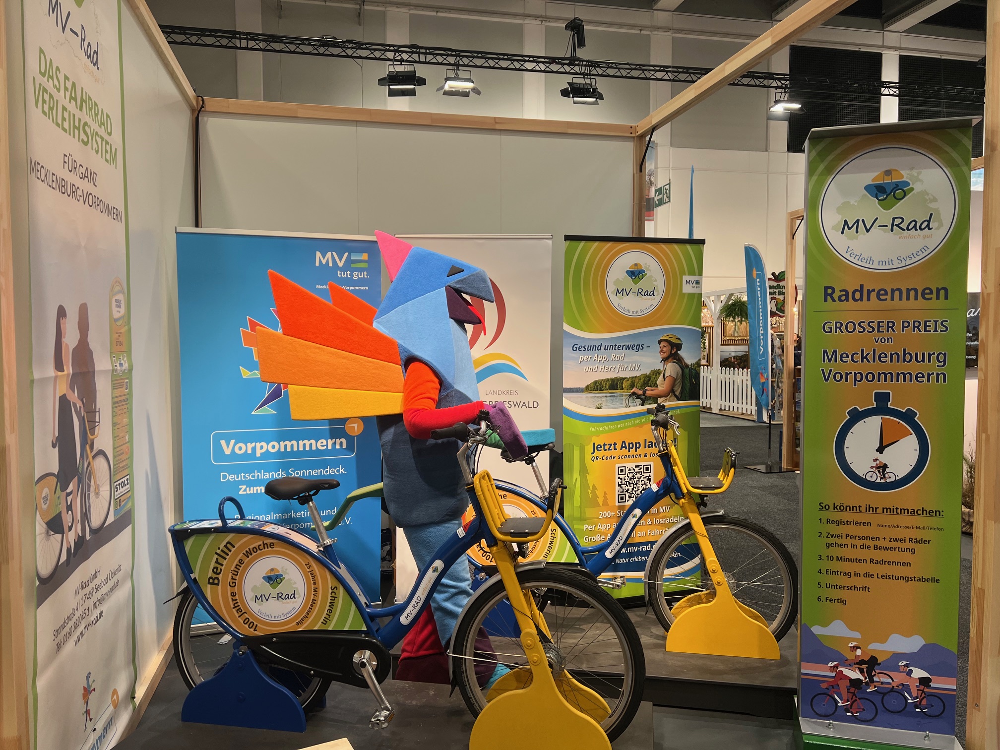 Grüne Woche 2026 24 GW26 Roadrunner Stand mit Greif01e